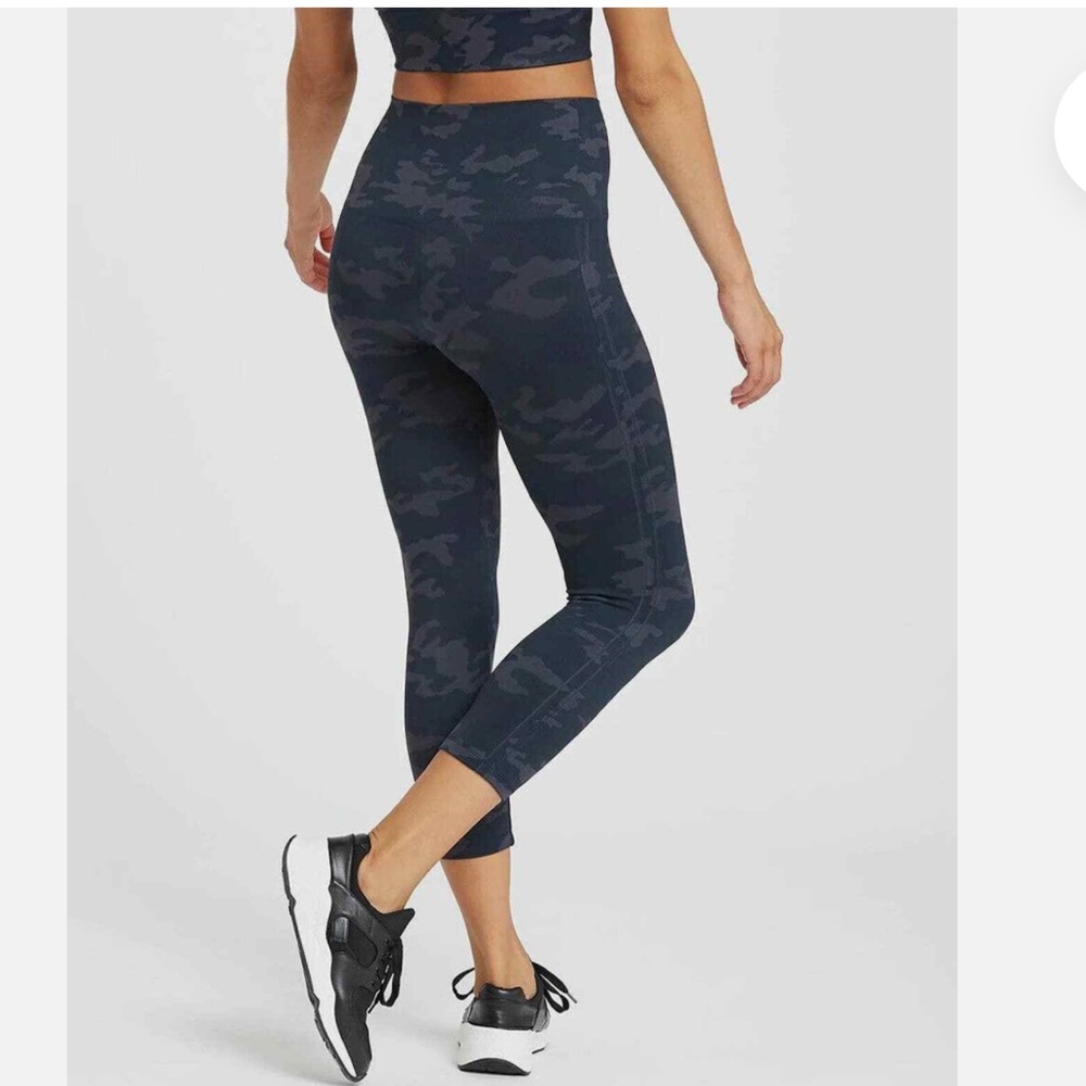 NWT Spanx High Waisted Cropped Lamn Leggings - Women's Size S Black/ Camo